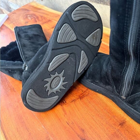 UGG Greenfield ZIP/ metal Ugg logo EUC SZ 5 - Picture 7 of 9